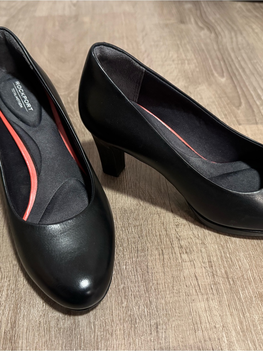 Rockport Black Leather Round-Toe Mid Heel Pumps